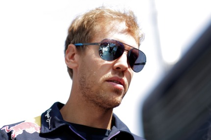 Sebastian Vettel vai vestir vermelho em 2015